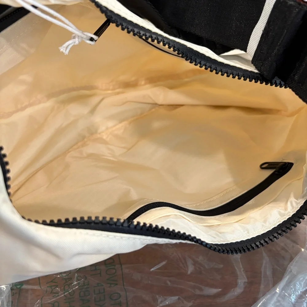 BAGGU Medium Crescent Crossbody in Ivory - Picture 3 of 6